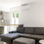 וילה Julija By Guide