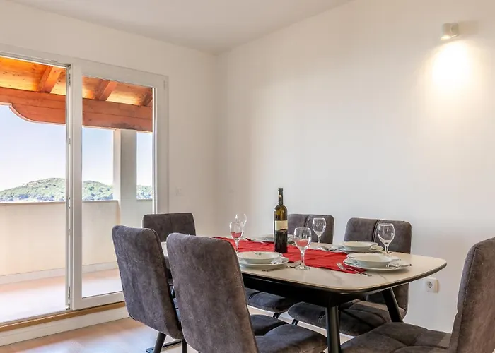 Julija By Guide * Smokvica (Korcula)