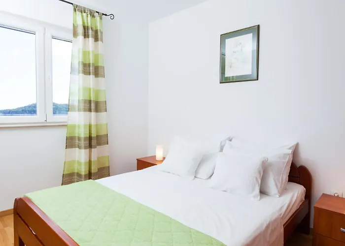 Julija By Guide Smokvica (Korcula)